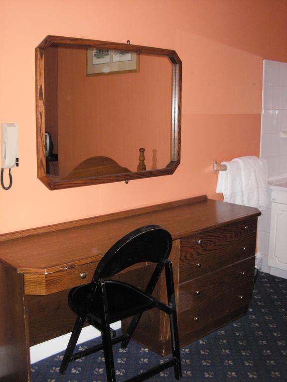 Mcelroy Budget Hostel *