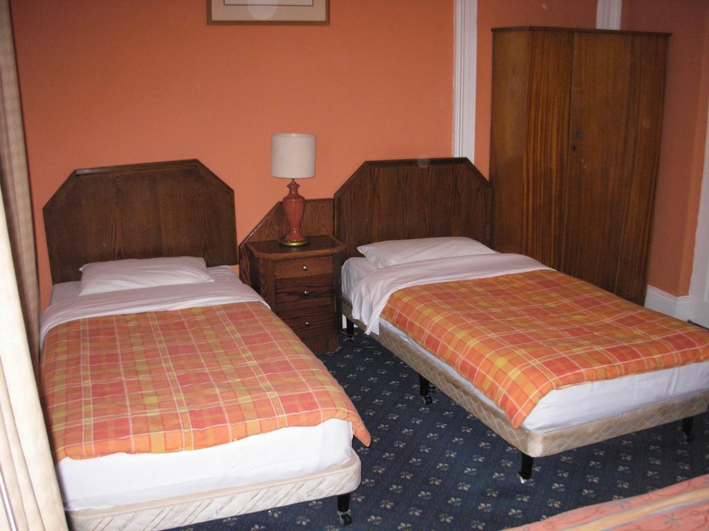 Hostel Mcelroy Budget *